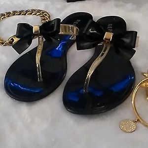 Bow sandals